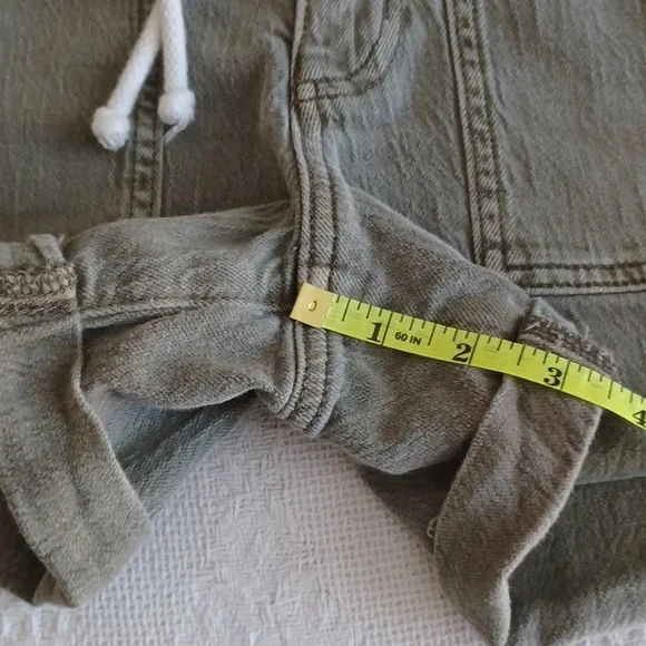 AE Shorts Size 6 - Picture 9 of 10